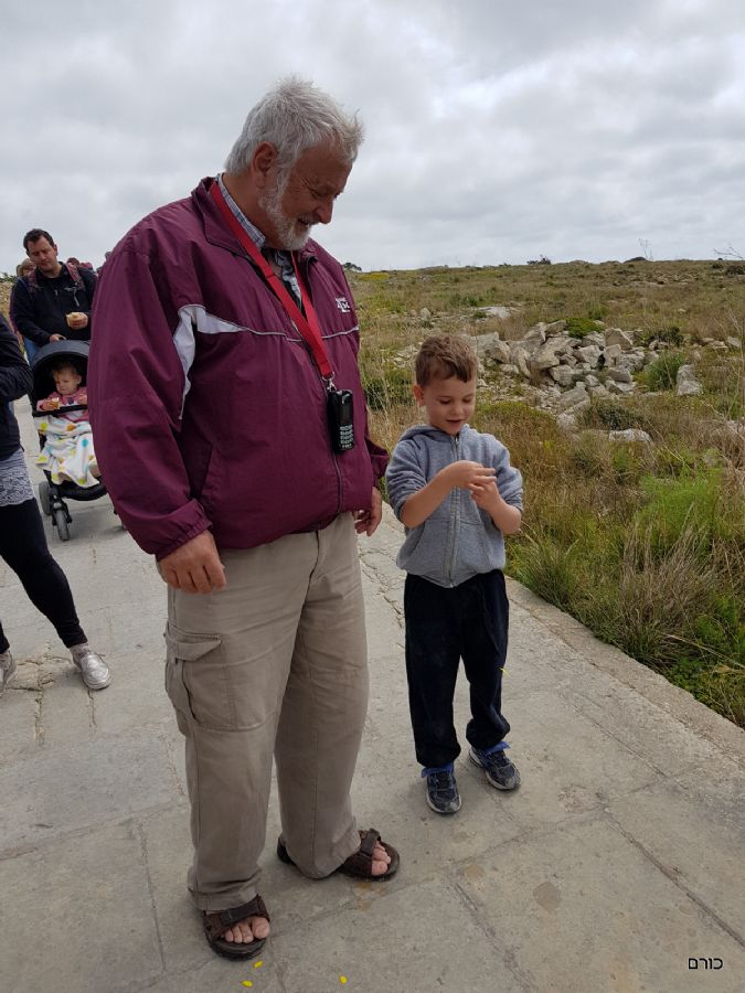 סבא ועופרי בדרך Imnajdra